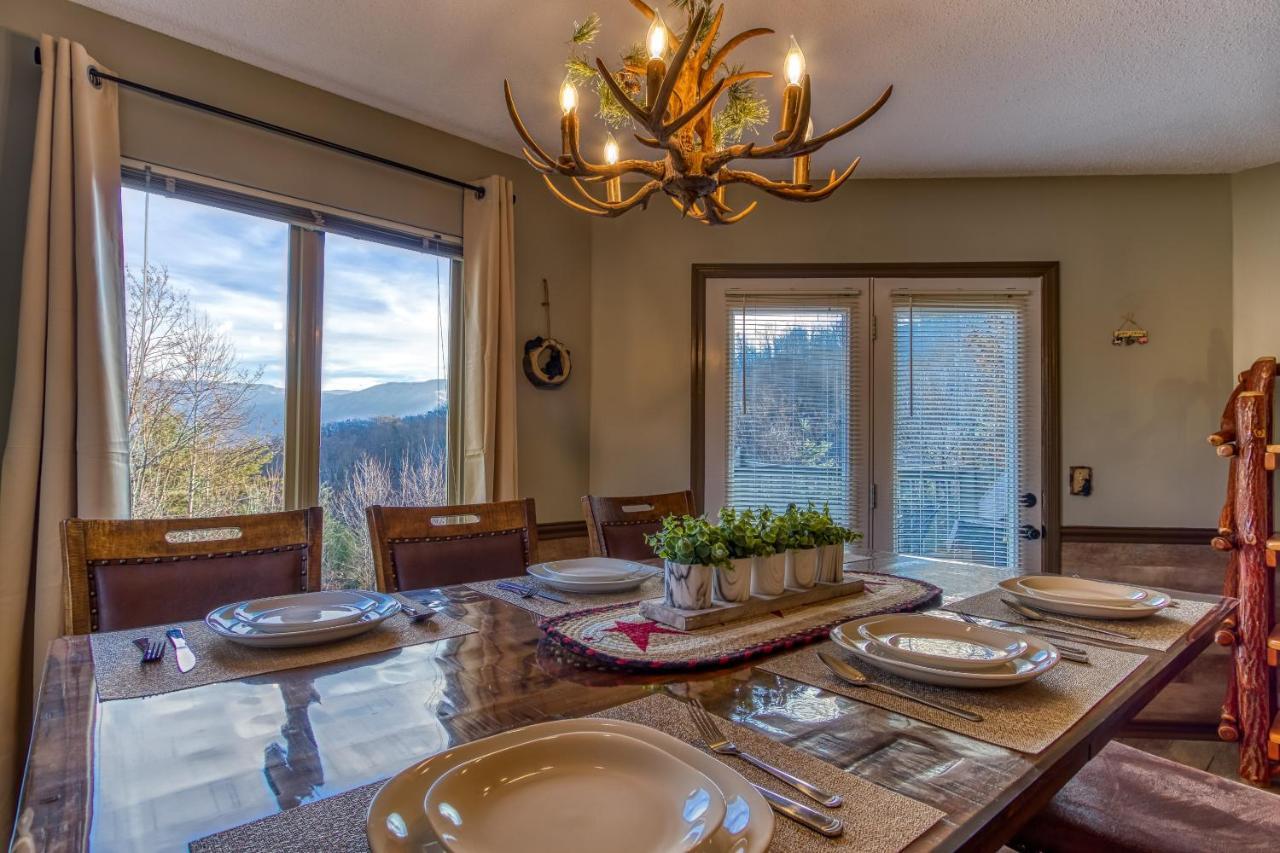 3 Decks, Mtn Views! Tree Tops By Honeybearcabins - Luxury Rain Showers, 3 King Suites, Xl Hottub, Fireplace, Bear Sightings Gatlinburg Kültér fotó