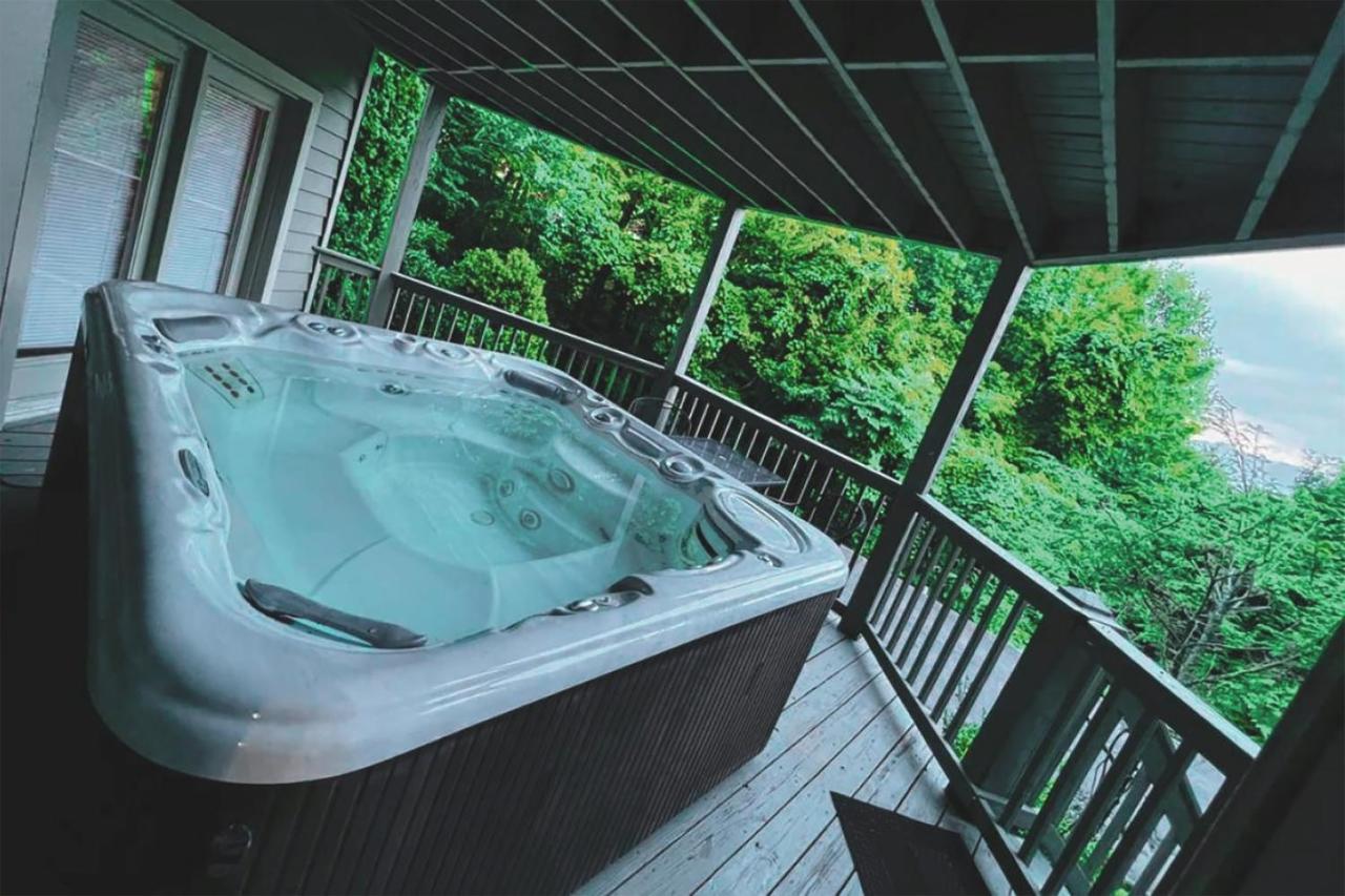 3 Decks, Mtn Views! Tree Tops By Honeybearcabins - Luxury Rain Showers, 3 King Suites, Xl Hottub, Fireplace, Bear Sightings Gatlinburg Kültér fotó