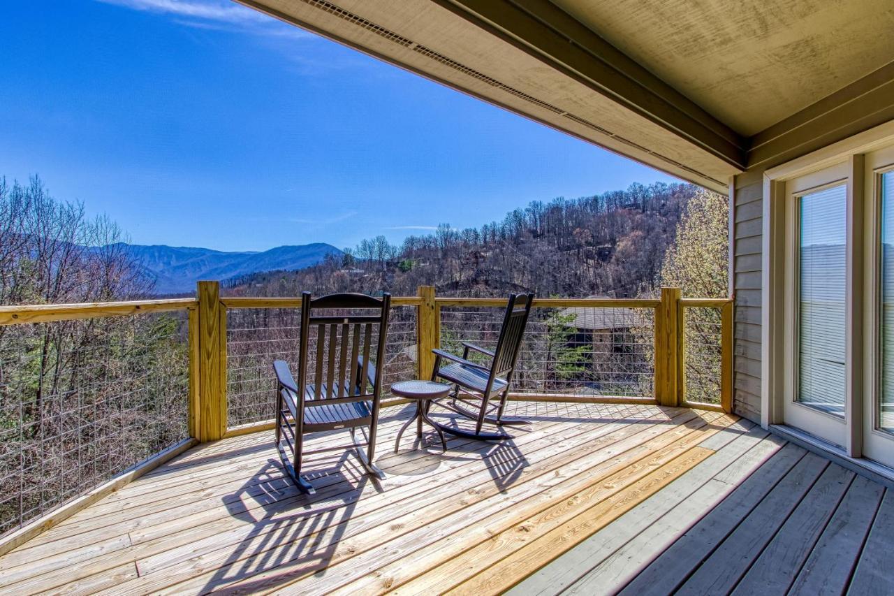 3 Decks, Mtn Views! Tree Tops By Honeybearcabins - Luxury Rain Showers, 3 King Suites, Xl Hottub, Fireplace, Bear Sightings Gatlinburg Kültér fotó