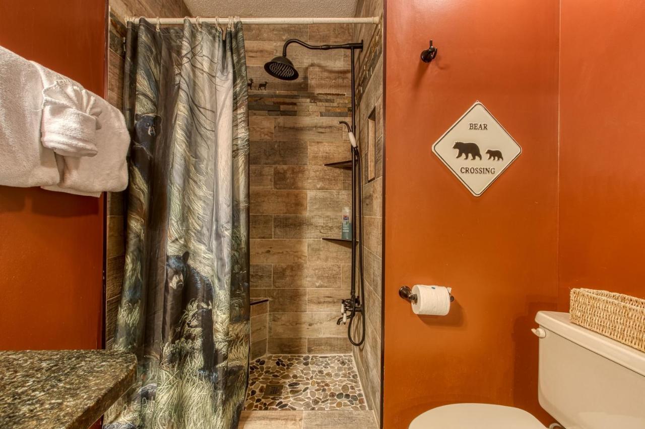 3 Decks, Mtn Views! Tree Tops By Honeybearcabins - Luxury Rain Showers, 3 King Suites, Xl Hottub, Fireplace, Bear Sightings Gatlinburg Kültér fotó